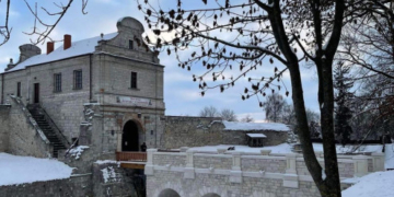 Відреставрували міст у Збаразькому замку
