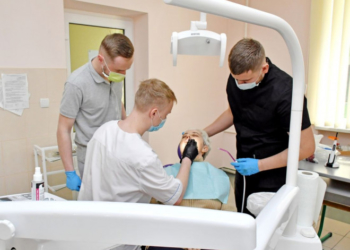 У медичному університеті Тернополя надають безкоштовну стоматологічну допомогу захисникам і переселенцям