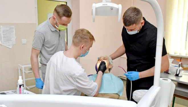 У медичному університеті Тернополя надають безкоштовну стоматологічну допомогу захисникам і переселенцям