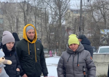 Волонтери Тернопільщини безкоштовно возять жінок і дітей до кордону