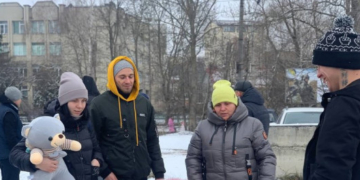 Волонтери Тернопільщини безкоштовно возять жінок і дітей до кордону