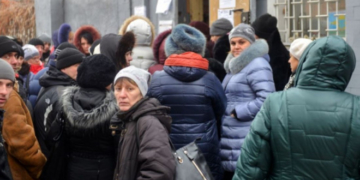 У Тернополі переселенці можуть звернутися в будь-яке відділення «Ощадбанку» і їм на карточку нарахують кошти