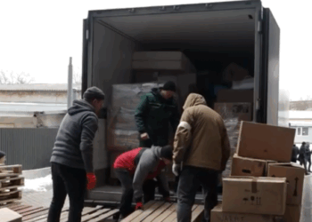 Вантаж, який може врятувати життя: у Тернополі щодня працює логістичний центр