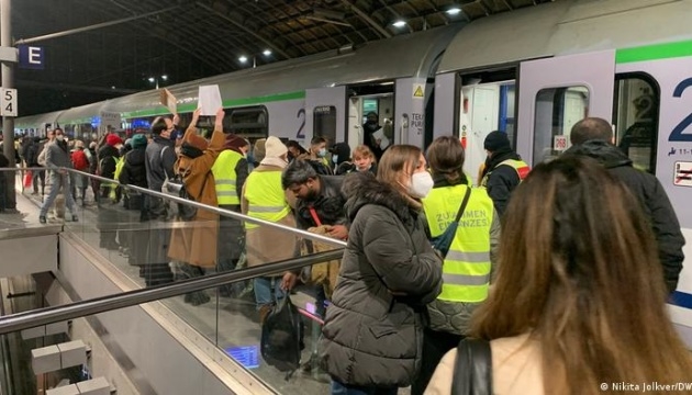 Євросоюз не запроваджуватиме квоти на розподіл біженців з України Джерело: https://censor.net/ua/n3327605