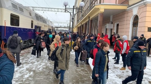 В Тернопіль приїхали сотні біженців із Харкова