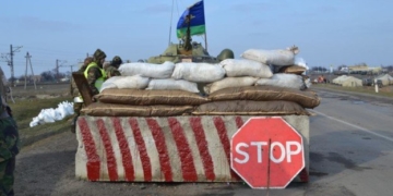 На Тернопільщині побили автівку мажору, який намагався об’їхати блок-пост