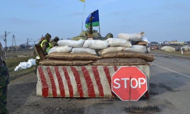 На Тернопільщині побили автівку мажору, який намагався об’їхати блок-пост