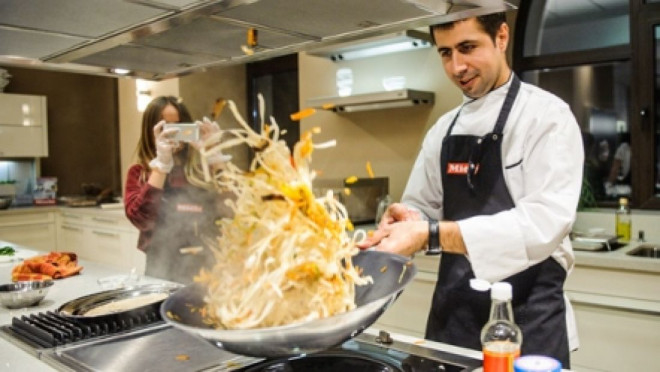 У Тернополі не вистачає робочих рук: запрошують офіціантів, кухарів та барменів