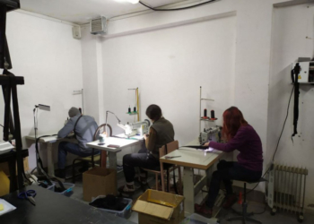 У Тернополі виготовляють спорядження для військових: терміново потрібні матеріали та швачки