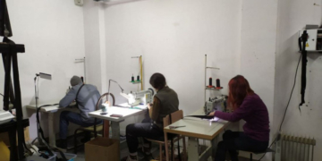 У Тернополі виготовляють спорядження для військових: терміново потрібні матеріали та швачки