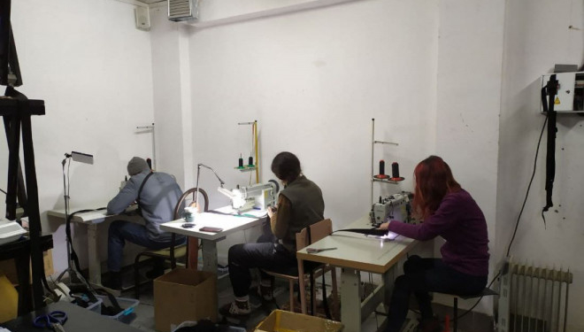 У Тернополі виготовляють спорядження для військових: терміново потрібні матеріали та швачки