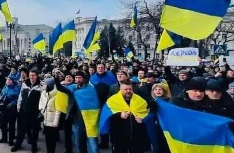 На Херсонщині беззбройні люди вийшли проти окупантів, які відкрили стрілянину (Відео)
