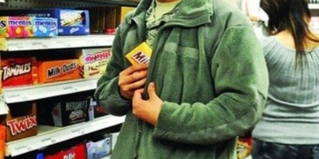 «За крадіжку ковбаси – 8 років за ґратами»: тернопільські поліцейські попереджають про суворість покарання