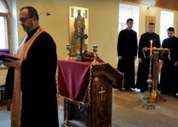 Вісім годин поспіль: спільнота Тернопільської духовної семінарії УГКЦ молилася за мир в Україні