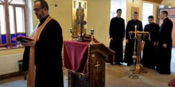 Вісім годин поспіль: спільнота Тернопільської духовної семінарії УГКЦ молилася за мир в Україні