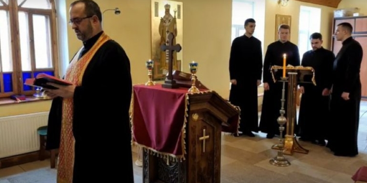 Вісім годин поспіль: спільнота Тернопільської духовної семінарії УГКЦ молилася за мир в Україні