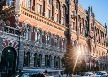 НБУ роз’яснив, які операції з валютою доступні