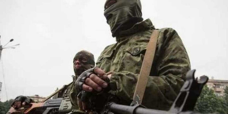 Окупанти видають депортованим у Росію маріупольцям «папірець» про заборону виїзду на 2 роки