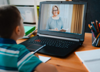 Дистанційне навчання відновлюють у школах Тернополя