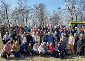 Переселенці разом з місцевими вірянами ходили пішки до Зарваниці