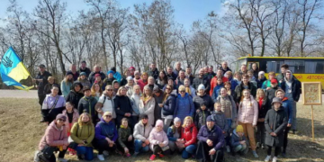 Переселенці разом з місцевими вірянами ходили пішки до Зарваниці