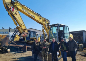 Уродженець Буковини передав українській армії колісний екскаватор