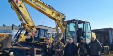 Уродженець Буковини передав українській армії колісний екскаватор