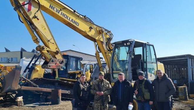 Уродженець Буковини передав українській армії колісний екскаватор