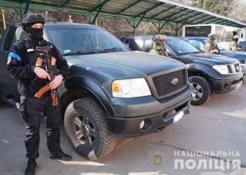 Декілька автомобілів-позашляховиків отримали поліцейські Тернопільщини від меценатів