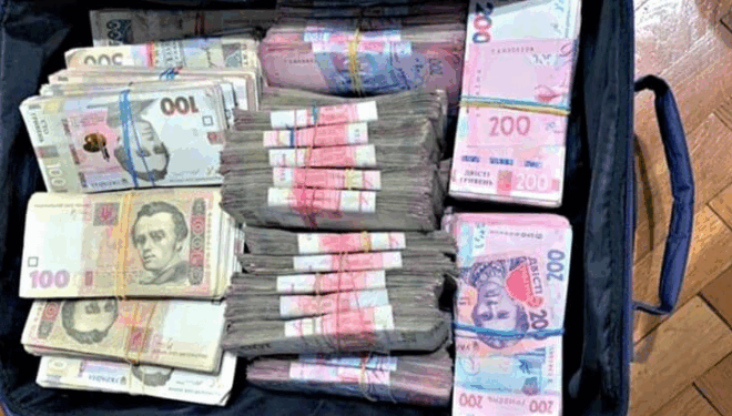 Жінка з Кременеччини доглядала за старенькою і вкрала 2 млн гривень