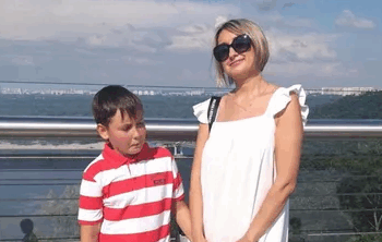 Російський танк розстріляв матір та сина під Києвом: загиблих поховали у дворі ЖК