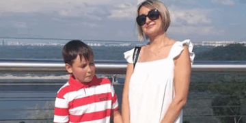 Російський танк розстріляв матір та сина під Києвом: загиблих поховали у дворі ЖК