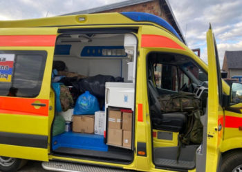 Кременцю подарували авто «швидкої», наповнене ліками