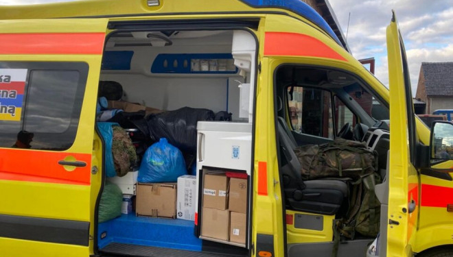 Кременцю подарували авто «швидкої», наповнене ліками