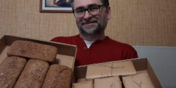 Тернополянин пече хліб для захисників – вже передав на передову понад 200 хлібин