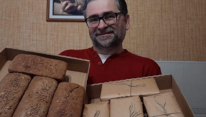 Тернополянин пече хліб для захисників – вже передав на передову понад 200 хлібин