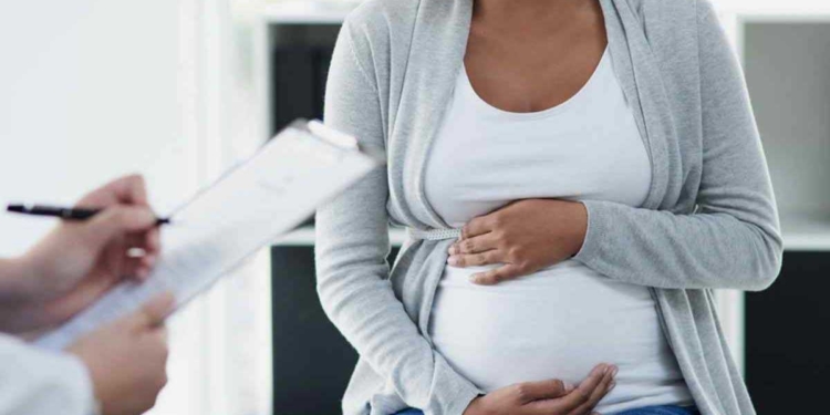 Як вагітним отримати допомогу під час війни: роз’яснення НСЗУ