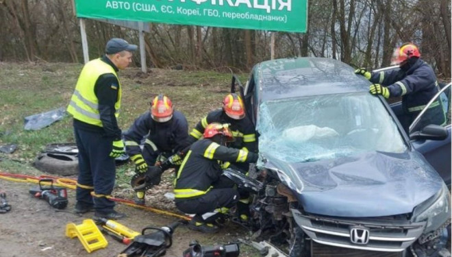 Жахлива ДТП під Тернополем: двоє людей загинули на місці