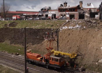 Наслідки авіаудару по Львову. Кадри з місця удару