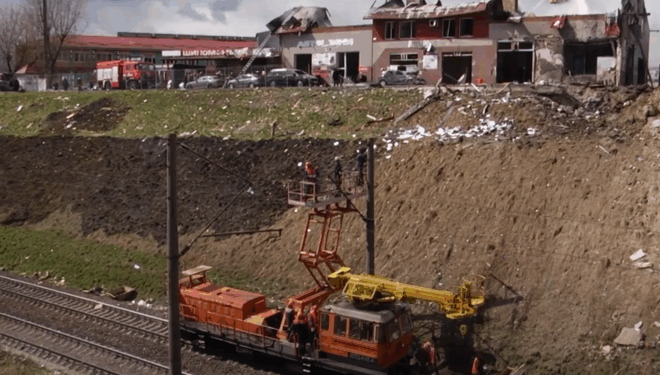 Наслідки авіаудару по Львову. Кадри з місця удару