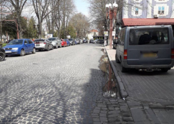 Тернопільські патрульні продовжують здійснювати посилений контроль за дотриманням водіями ПДР України – виписують штрафи в центральних частинах міста