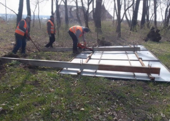 На дорогах Тернопільщини стартував демонтаж незаконних білбордів