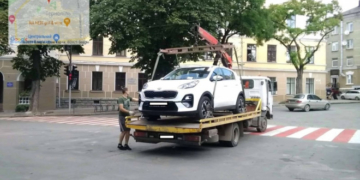 Автомобілі, які залишені на проїжджій частині вулиць Тернополя, будуть евакуйовані на арештмайданчик