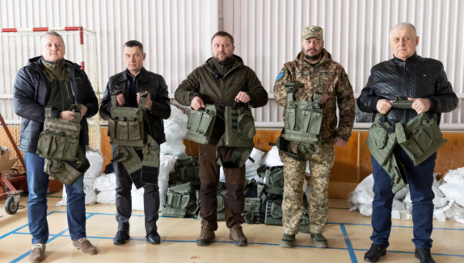 Відомий аграрій з Тернопільщини Петро Гадз забезпечує військових зброєю та амуніцією