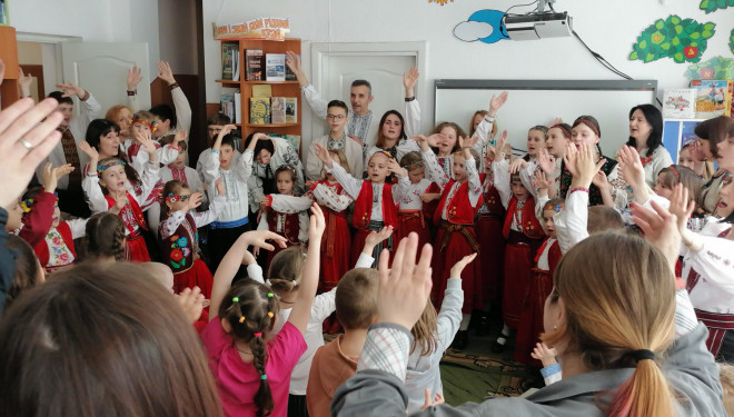 Духовне і національне поєднали у Хресній дорозі в обласній бібліотеці для дітей