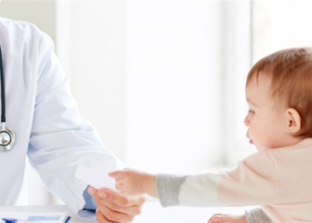 Евакуйованих дітей у Тернополі приймав лікар-педіатр з США