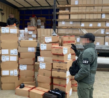 До Тернополя під виглядом гуманітарної допомоги привозили брендовий одяг для продажу в магазинах