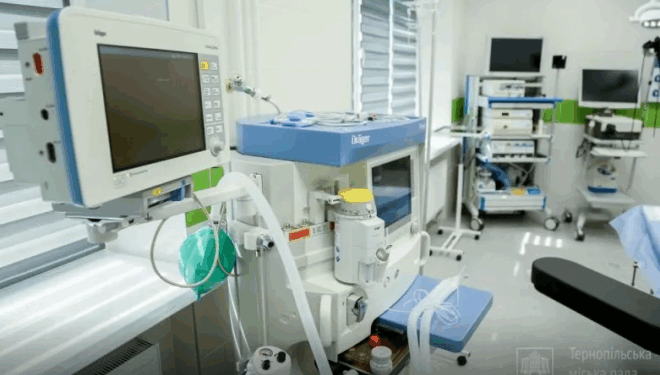 У Тернопільській лікарні відкрили оновлену мультидисциплінарну операційну
