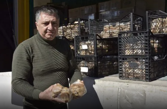 Власник пекарні у Тернополі зі своїми пекарями цілодобово трудиться для перемоги України