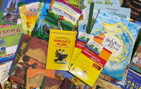 Для маленьких українців у Німеччині передали книжки
